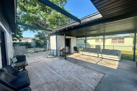 House in Tampa, Florida 3 bedrooms, 82.5 sq.m. № 1719040 - photo 4