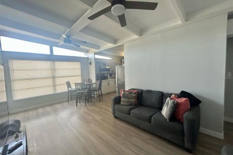 House in Tampa, Florida 3 bedrooms, 82.5 sq.m. № 1719040 - photo 9