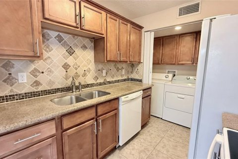 Condo in Altamonte Springs, Florida, 2 bedrooms  № 2208439 - photo 7