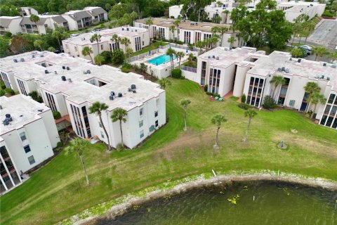 Condo in Altamonte Springs, Florida, 2 bedrooms  № 2208439 - photo 24
