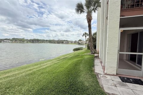Condo in Altamonte Springs, Florida, 2 bedrooms  № 2208439 - photo 18