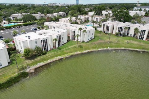 Condo in Altamonte Springs, Florida, 2 bedrooms  № 2208439 - photo 21