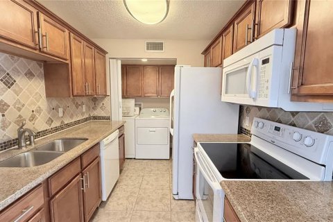 Condo in Altamonte Springs, Florida, 2 bedrooms  № 2208439 - photo 5