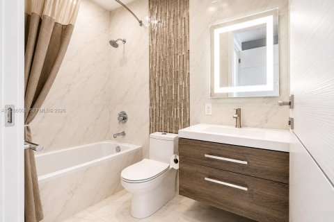 Copropriété à vendre à Sunrise, Floride: 4 chambres, 241.36 m2 № 2268560 - photo 22