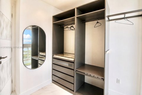 Copropriété à vendre à Sunrise, Floride: 4 chambres, 241.36 m2 № 2268560 - photo 26