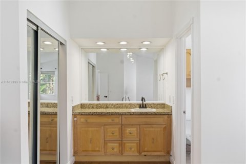 House in Hollywood, Florida 3 bedrooms, 156.35 sq.m. № 1952862 - photo 19