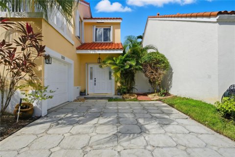 House in Hollywood, Florida 3 bedrooms, 156.35 sq.m. № 1952862 - photo 2