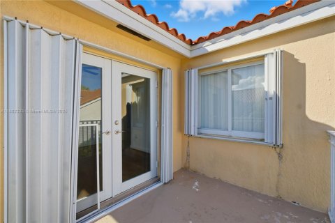 House in Hollywood, Florida 3 bedrooms, 156.35 sq.m. № 1952862 - photo 16