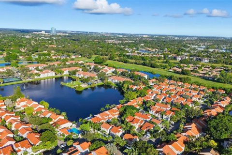 House in Hollywood, Florida 3 bedrooms, 156.35 sq.m. № 1952862 - photo 24