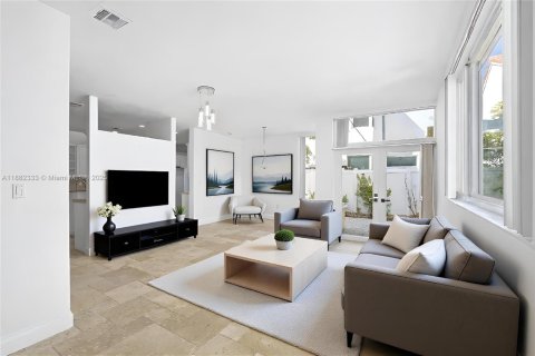 House in Hollywood, Florida 3 bedrooms, 156.35 sq.m. № 1952862 - photo 4