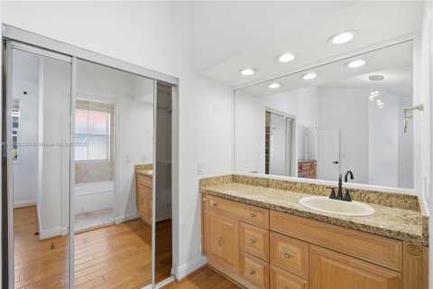 House in Hollywood, Florida 3 bedrooms, 156.35 sq.m. № 1952862 - photo 14