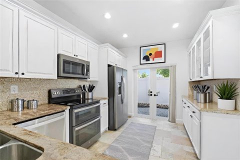 House in Hollywood, Florida 3 bedrooms, 156.35 sq.m. № 1952862 - photo 11