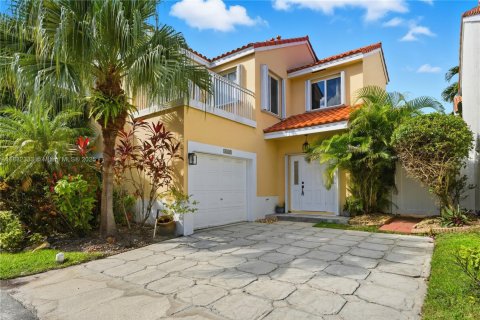 House in Hollywood, Florida 3 bedrooms, 156.35 sq.m. № 1952862 - photo 1