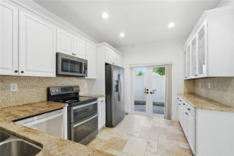 House in Hollywood, Florida 3 bedrooms, 156.35 sq.m. № 1952862 - photo 13