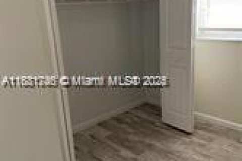 House in West Palm Beach, Florida 3 bedrooms, 167.22 sq.m. № 1924711 - photo 13