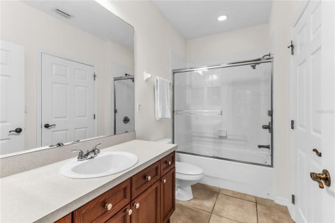 Condo in Windermere, Florida, 2 bedrooms  № 2386659 - photo 13