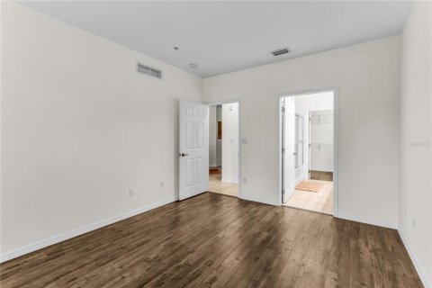 Condo in Windermere, Florida, 2 bedrooms  № 2386659 - photo 16