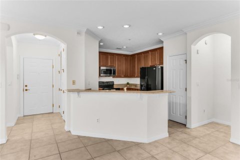 Condo in Windermere, Florida, 2 bedrooms  № 2386659 - photo 23