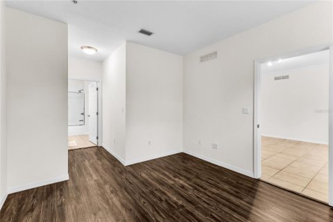 Condo in Windermere, Florida, 2 bedrooms  № 2386659 - photo 10