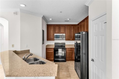 Condo in Windermere, Florida, 2 bedrooms  № 2386659 - photo 25