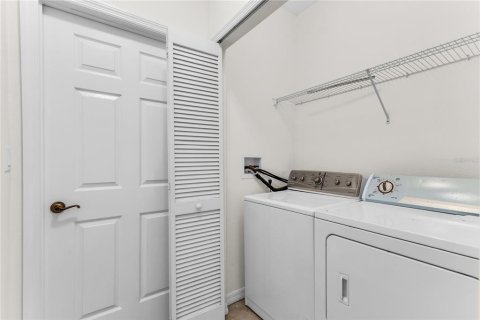 Condo in Windermere, Florida, 2 bedrooms  № 2386659 - photo 20