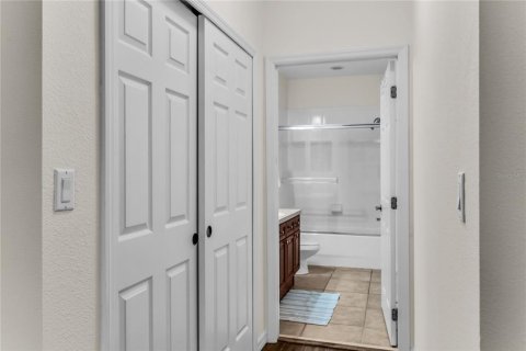 Condo in Windermere, Florida, 2 bedrooms  № 2386659 - photo 12