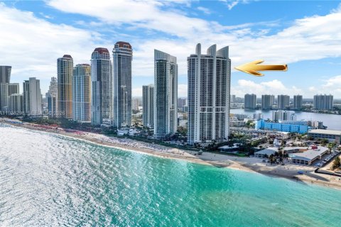 Condominio en Sunny Isles Beach, Florida, 2 dormitorios  № 1995980