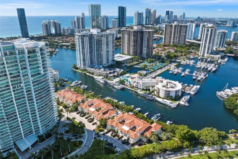 Casa en venta en Aventura, Florida, 3 dormitorios, 280.75 m2 № 1938054 - foto 16