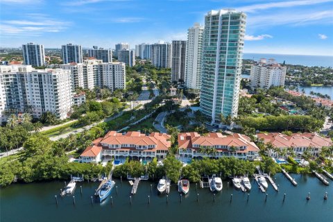 Villa ou maison à vendre à Aventura, Floride: 3 chambres, 280.75 m2 № 1938054 - photo 14