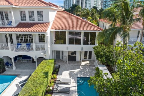 House in Aventura, Florida 3 bedrooms, 280.75 sq.m. № 1938054 - photo 6