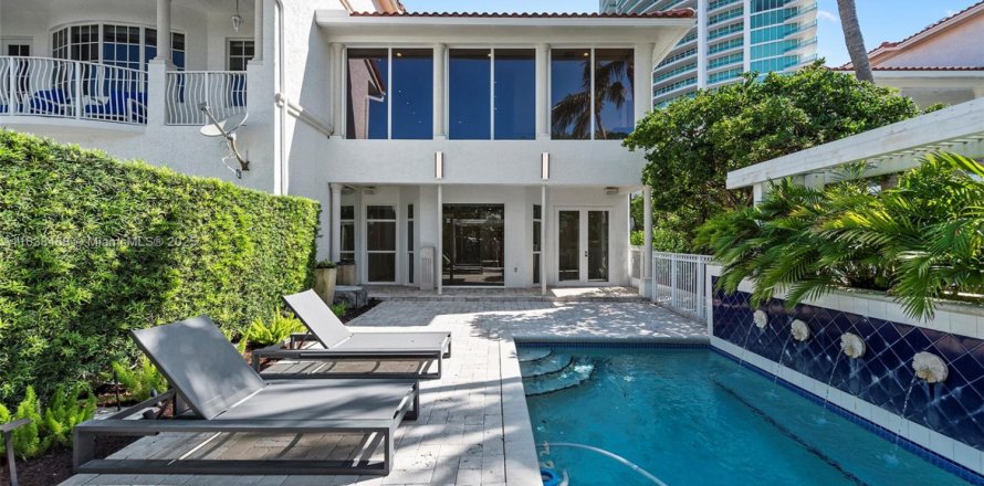 Casa en Aventura, Florida 3 dormitorios, 280.75 m2 № 1938054