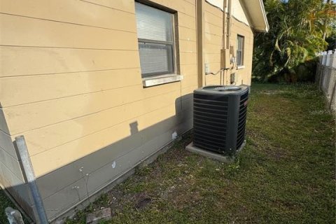 Casa en venta en Tampa, Florida, 3 dormitorios, 122.45 m2 № 1737135 - foto 17