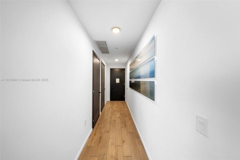 Condo in Miami, Florida, 3 bedrooms  № 1782080 - photo 17