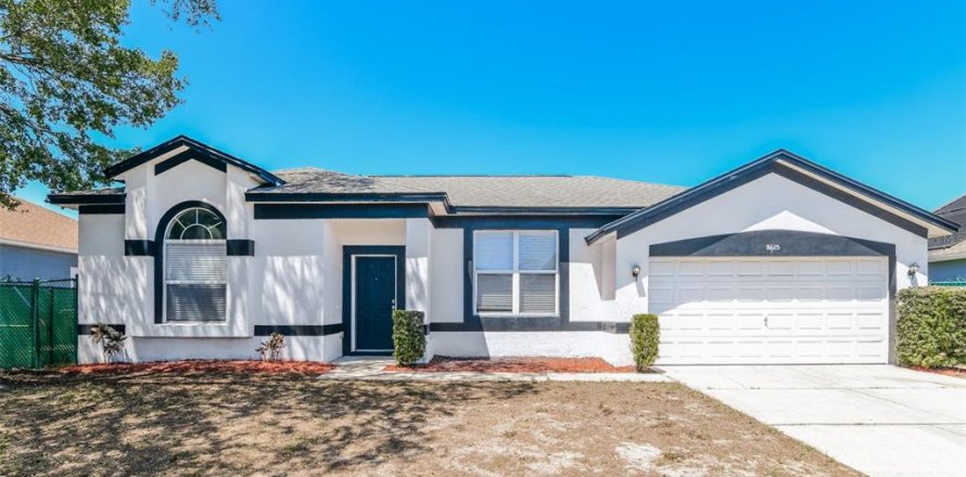 House in Kissimmee, Florida 4 bedrooms, 197.32 sq.m. № 2310013