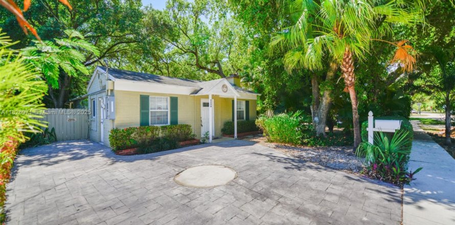 Villa ou maison à South Miami, Floride 3 chambres, 113.06 m2 № 1797736