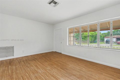 Villa ou maison à vendre à Miami, Floride: 3 chambres, 108.97 m2 № 2086583 - photo 12