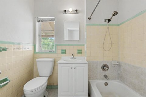 Villa ou maison à vendre à Miami, Floride: 3 chambres, 108.97 m2 № 2086583 - photo 30