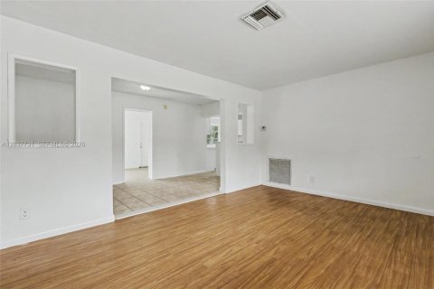 Villa ou maison à vendre à Miami, Floride: 3 chambres, 108.97 m2 № 2086583 - photo 13