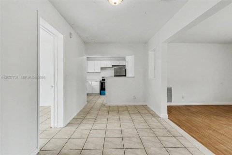 Villa ou maison à vendre à Miami, Floride: 3 chambres, 108.97 m2 № 2086583 - photo 14