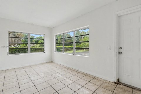 Villa ou maison à vendre à Miami, Floride: 3 chambres, 108.97 m2 № 2086583 - photo 25