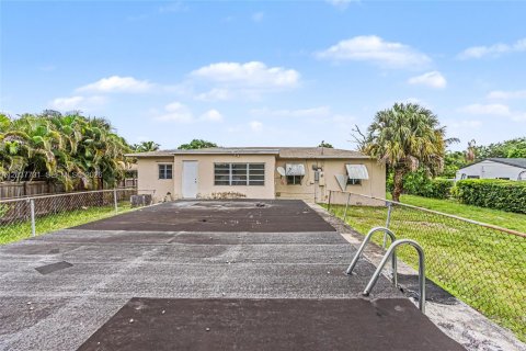 Villa ou maison à vendre à Miami, Floride: 3 chambres, 108.97 m2 № 2086583 - photo 9