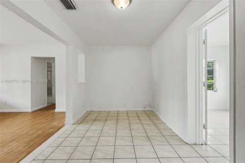 Villa ou maison à vendre à Miami, Floride: 3 chambres, 108.97 m2 № 2086583 - photo 18