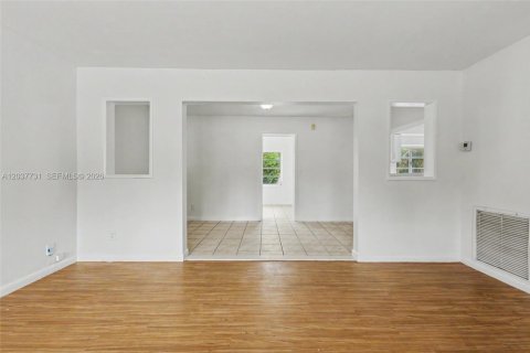 Villa ou maison à vendre à Miami, Floride: 3 chambres, 108.97 m2 № 2086583 - photo 17
