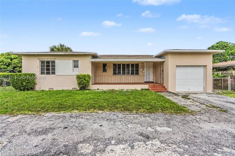 Villa ou maison à vendre à Miami, Floride: 3 chambres, 108.97 m2 № 2086583 - photo 4