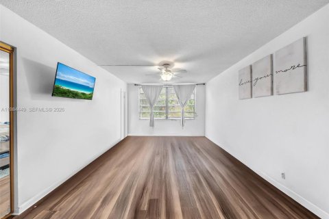 Купить кондоминиум в Майами, Флорида 2 спальни, 107.4м2, № 2049105 - фото 17