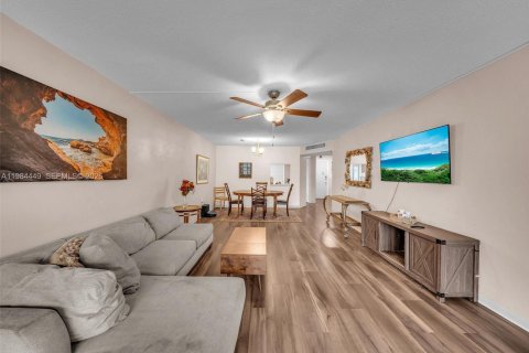 Купить кондоминиум в Майами, Флорида 2 спальни, 107.4м2, № 2049105 - фото 9