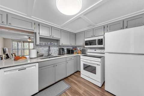 Купить кондоминиум в Майами, Флорида 2 спальни, 107.4м2, № 2049105 - фото 11