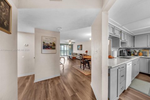 Купить кондоминиум в Майами, Флорида 2 спальни, 107.4м2, № 2049105 - фото 5