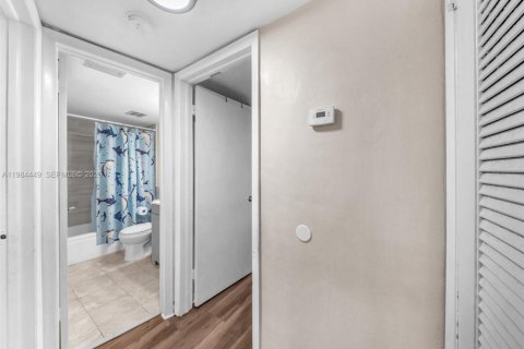 Купить кондоминиум в Майами, Флорида 2 спальни, 107.4м2, № 2049105 - фото 16