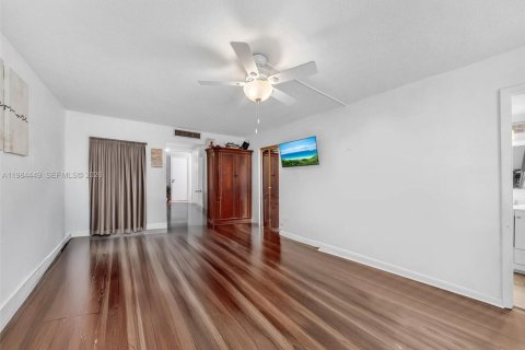 Купить кондоминиум в Майами, Флорида 2 спальни, 107.4м2, № 2049105 - фото 18